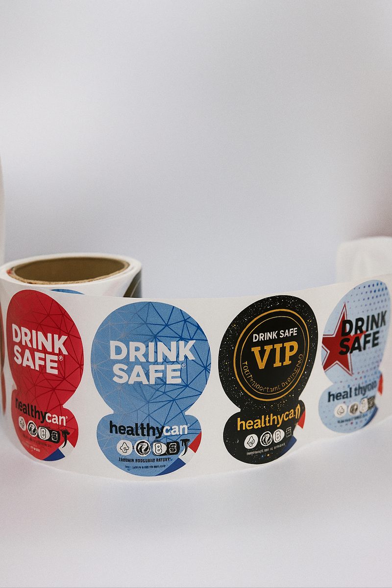Bobine d'opercules DrinkSafe imprimés en plusieurs déclinaisons, dont une édition VIP